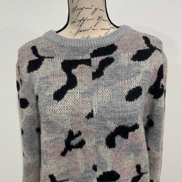 THML Leopard Print crewneck sweater with black pink leopard print size Small - Picture 2 of 8